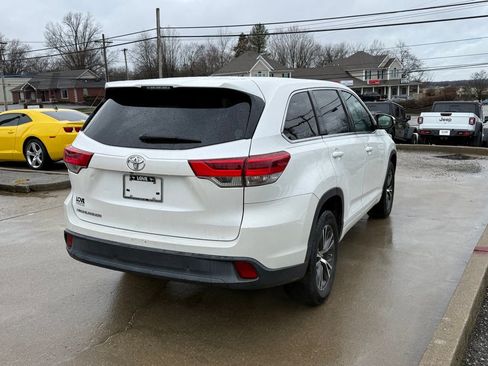 Used 2017 Toyota Highlander LE FWD image 6