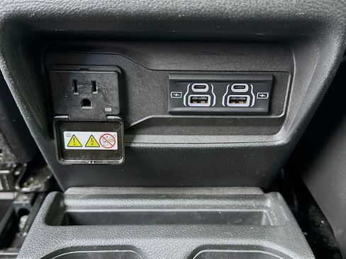 Used 2024 Jeep Grand Cherokee L Limited AWD/4WD image 16