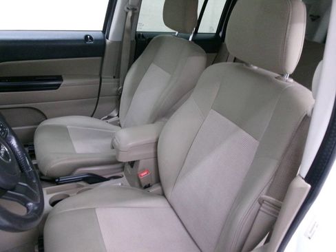 Used 2012 Jeep Patriot Latitude w/ Sun/Sound Group AWD/4WD image 19