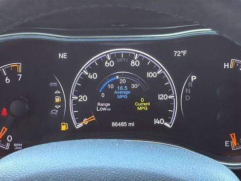 Used 2018 Jeep Grand Cherokee Altitude image 21