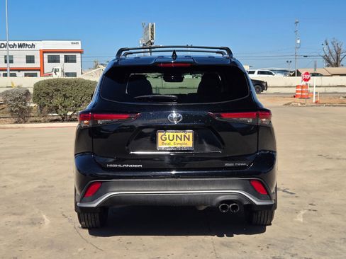 Used 2024 Toyota Highlander XSE image 4