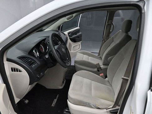 Used 2017 Dodge Grand Caravan SE FWD image 11