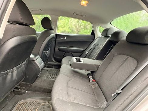 Used 2018 Kia Optima LX FWD image 10