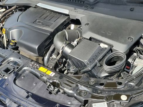 Used 2020 Land Rover Range Rover Evoque SE image 40