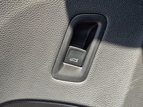 Used 2025 Volkswagen Atlas SEL Premium R-Line image 25