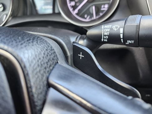 Used 2022 Toyota Camry SE image 9