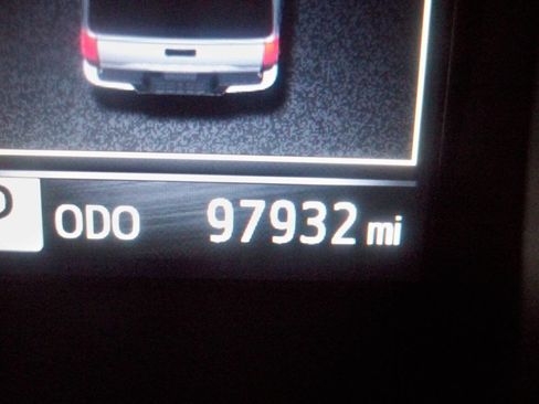 Used 2017 Toyota Tacoma SR5 w/ Tow Package image 5