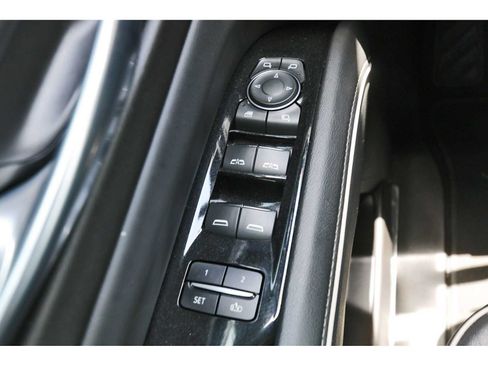 Used 2023 Cadillac Escalade ESV Premium Luxury AWD/4WD image 22