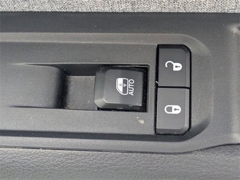 Used 2025 Jeep Compass Sport image 38