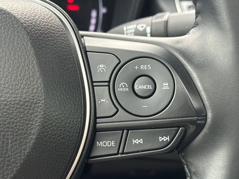 Certified 2025 Toyota Corolla SE image 30