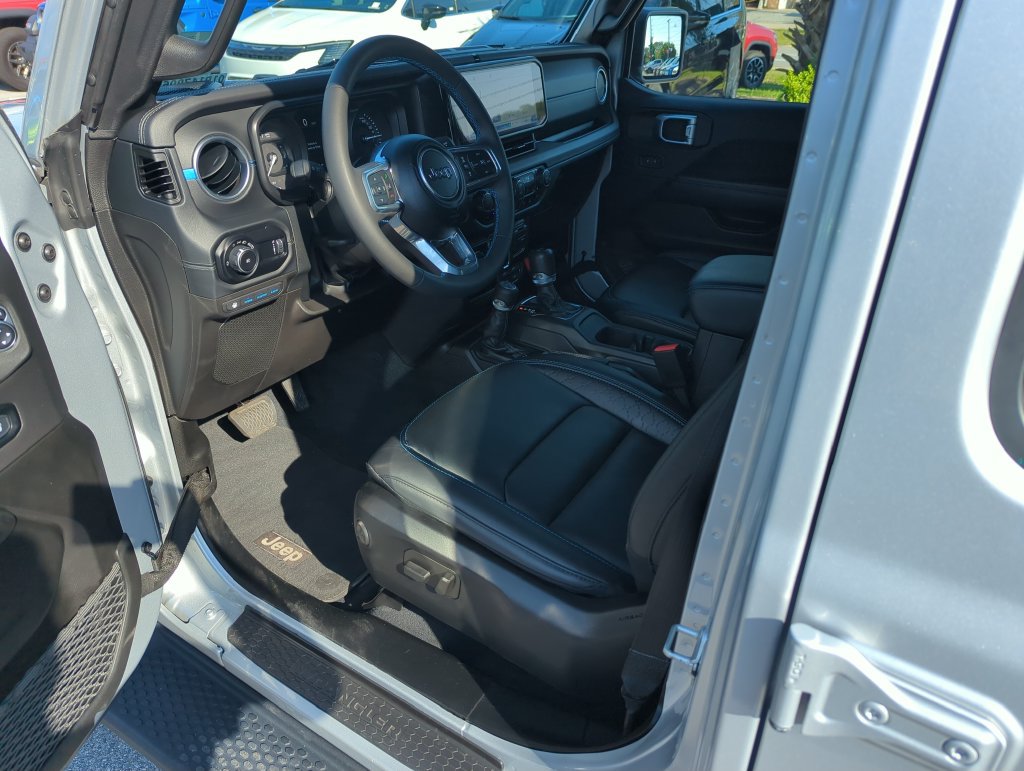 Used 2024 Jeep Wrangler High Altitude AWD/4WD image 8