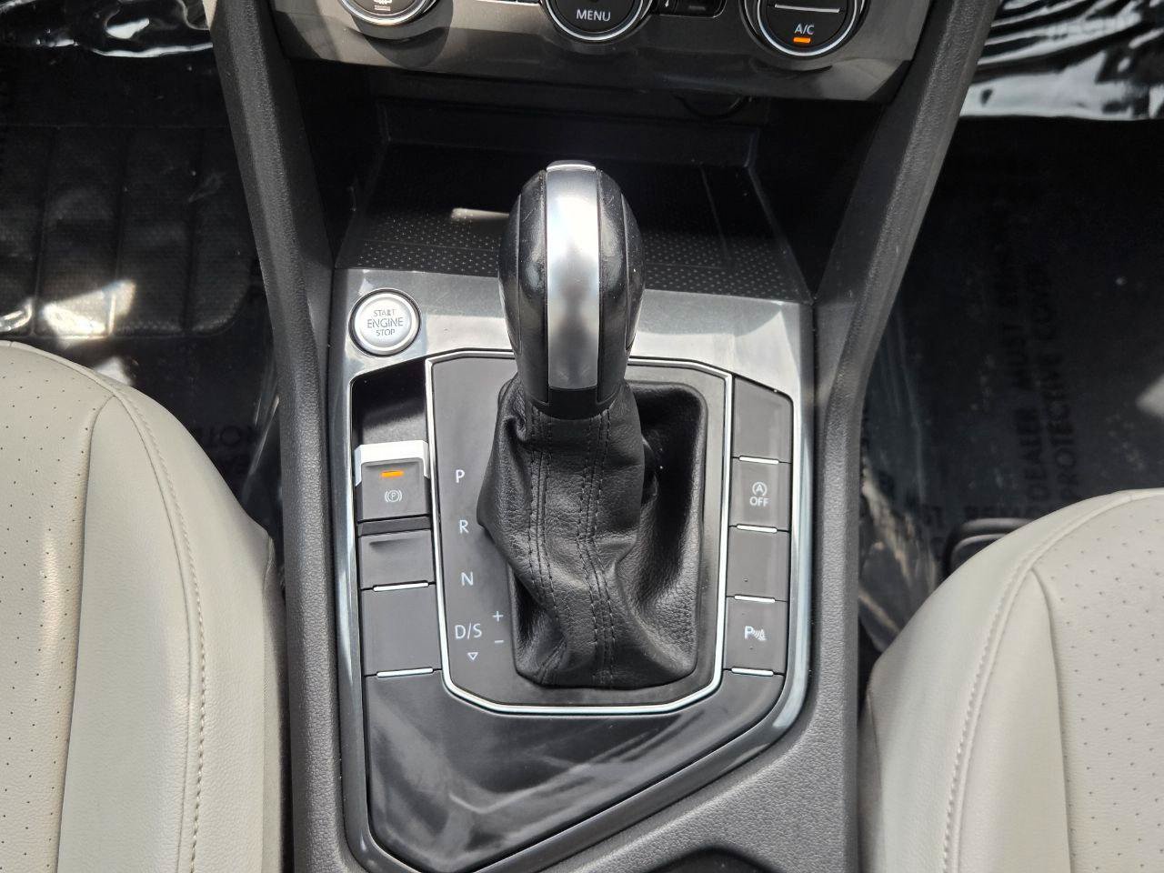 Used 2020 Volkswagen Tiguan SE R-Line FWD image 24