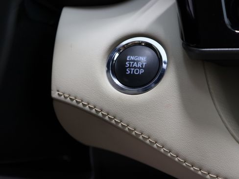 Used 2023 Toyota Highlander Limited image 18