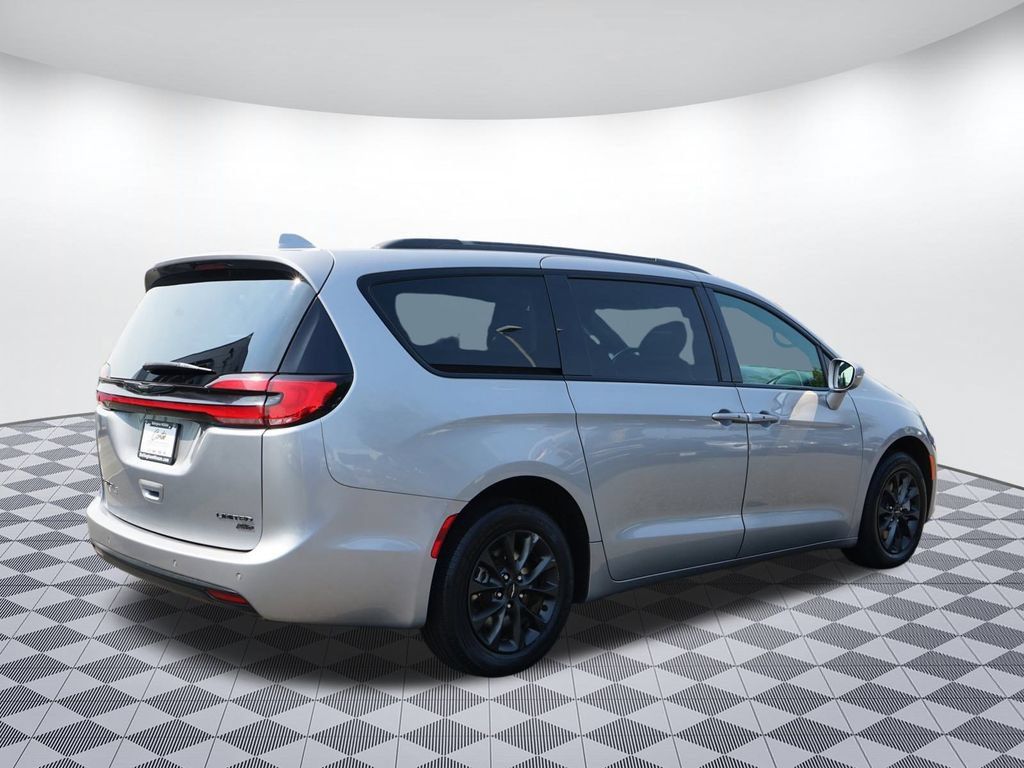 Used 2021 Chrysler Pacifica Limited w/ S Appearance Package AWD/4WD image 7