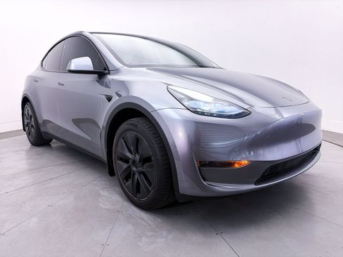 Used 2025 Tesla Model Y Long Range RWD image 10