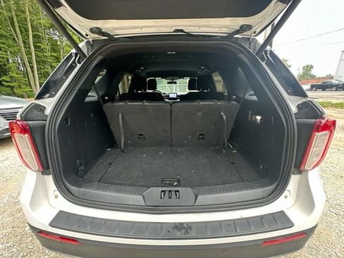 Used 2020 Ford Explorer XLT w/ Equipment Group 202A AWD/4WD image 27