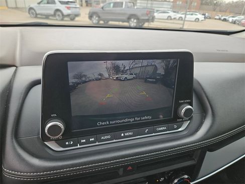 Used 2023 Nissan Rogue S image 22