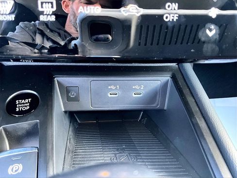 Used 2025 Nissan Kicks SR image 26