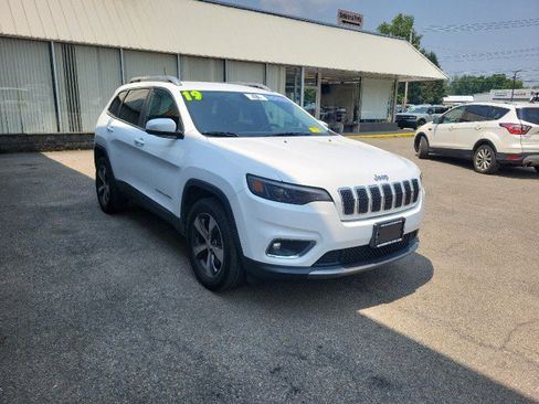 Used 2019 Jeep Cherokee Limited image 5