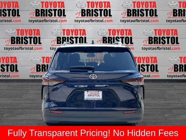 Used 2026 Toyota Sienna LE FWD image 4