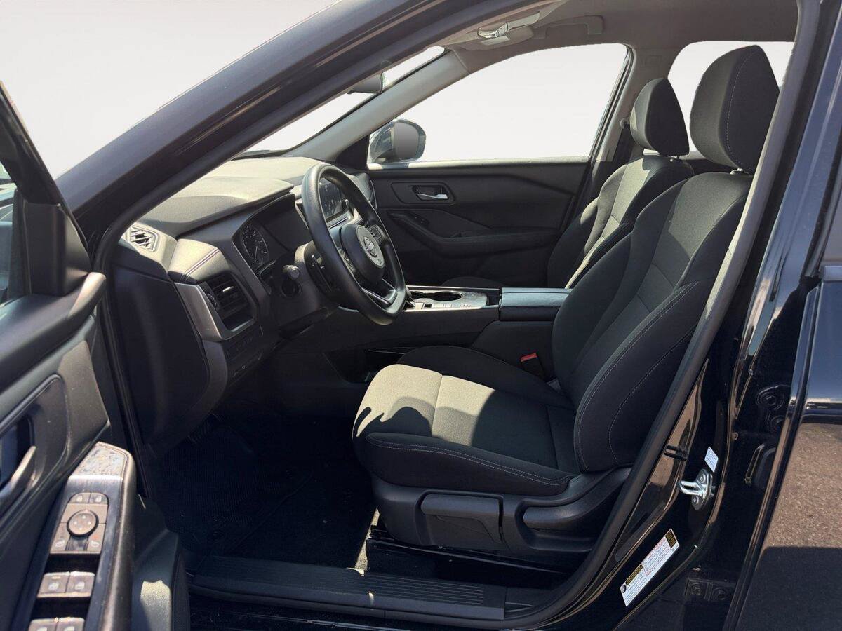 Used 2024 Nissan Rogue S FWD image 9