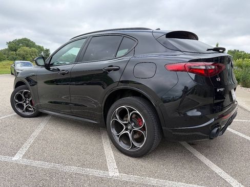 Used 2022 Alfa Romeo Stelvio Veloce AWD/4WD image 4
