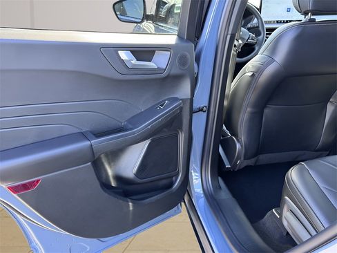 Used 2025 Ford Escape SE w/ PHEV Premium Package image 12
