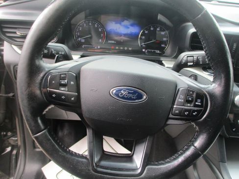 Used 2020 Ford Explorer XLT w/ Comfort Package AWD/4WD image 14