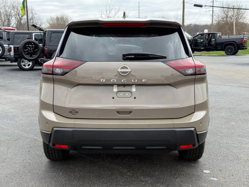 Used 2025 Nissan Rogue SV image 7