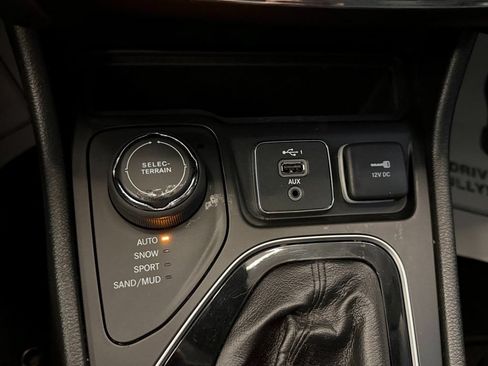 Used 2023 Jeep Cherokee Altitude Lux AWD/4WD image 17