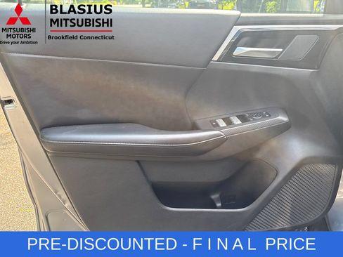 Used 2022 Mitsubishi Outlander SE AWD/4WD image 15