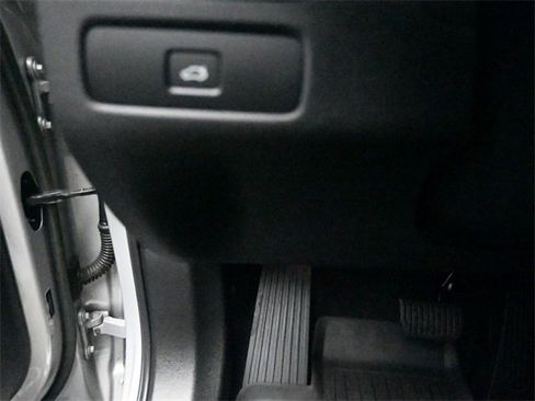 Used 2023 Volvo XC60 B5 Plus w/ Protection Package Premier image 16