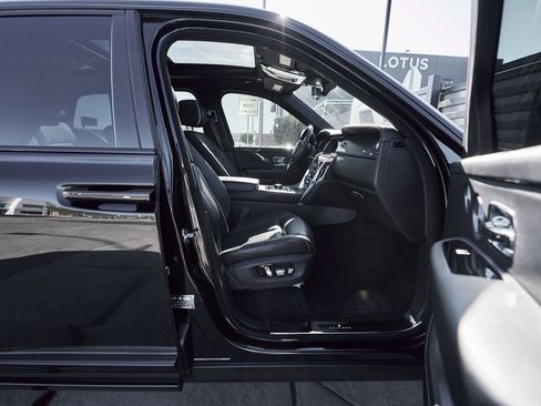 Used 2019 Rolls-Royce Cullinan image 23