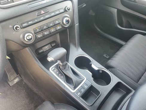 Used 2022 Kia Sportage LX AWD/4WD image 17