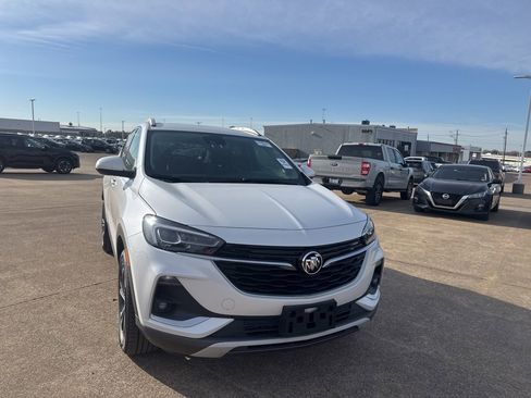 Used 2021 Buick Encore GX Essence image 2