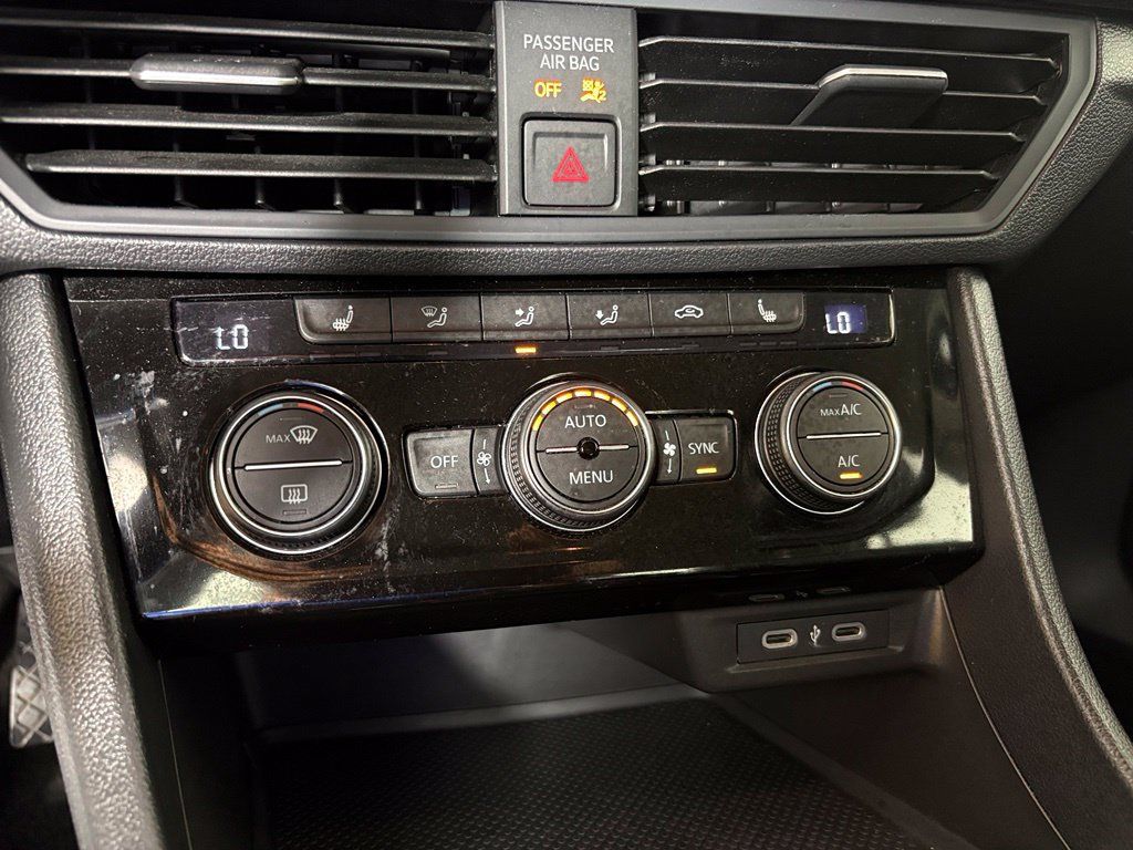 Used 2024 Volkswagen Jetta SE FWD image 25