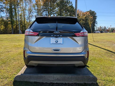 Used 2021 Ford Edge SEL w/ Convenience Package image 4