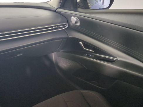 Used 2022 Hyundai Elantra SEL FWD image 17
