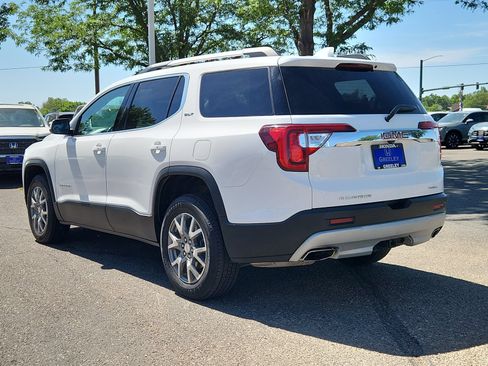 Used 2021 GMC Acadia SLT AWD/4WD image 3