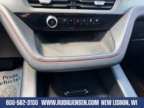 Used 2025 Ford Explorer ST-Line w/ ST-Line Street Pack AWD/4WD image 17