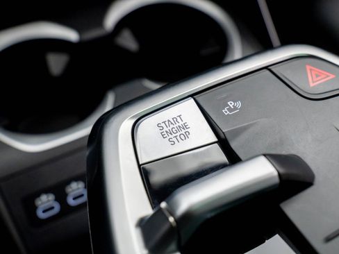 Certified 2025 BMW X2 xDrive28i w/ Premium Package image 23