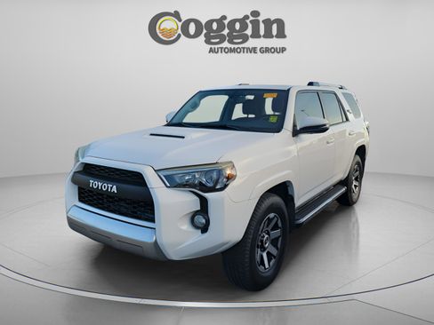 Used 2017 Toyota 4Runner TRD Off-Road Premium AWD/4WD image 2
