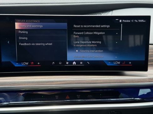 Used 2023 BMW 740i w/ Parking Assistance Package RWD image 31