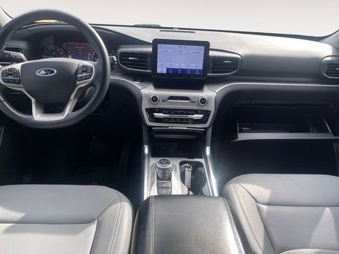 Used 2021 Ford Explorer XLT w/ Equipment Group 202A image 10