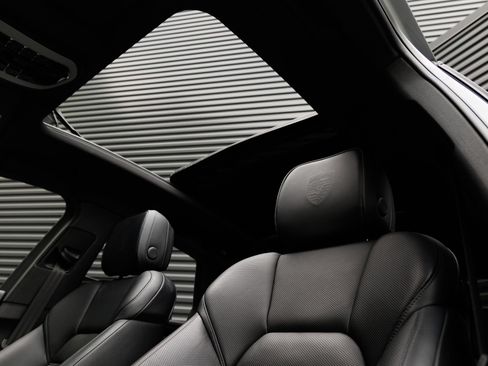Certified 2026 Porsche Macan AWD/4WD image 14