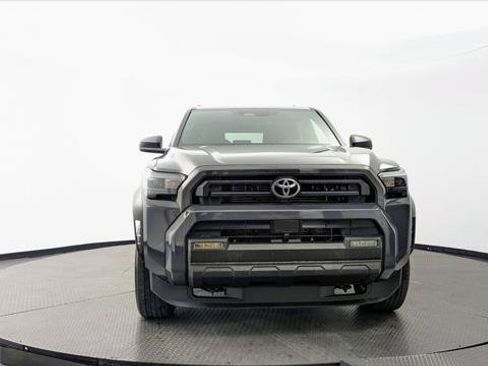 Used 2025 Toyota 4Runner SR5 AWD/4WD image 12