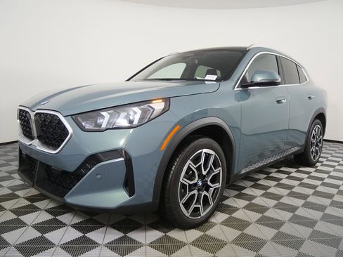 Certified 2025 BMW X2 xDrive28i image 8