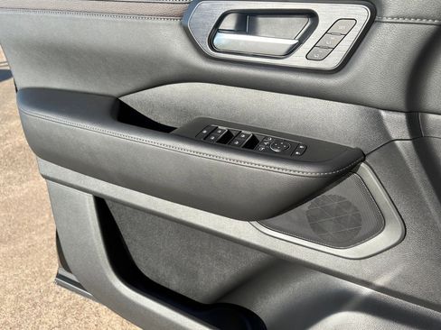 New 2026 Nissan Armada SL w/ Captain's Chari Seat Package image 15