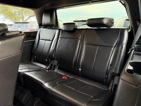 Used 2018 Ford Expedition XLT w/ Equipment Group 202A RWD image 23
