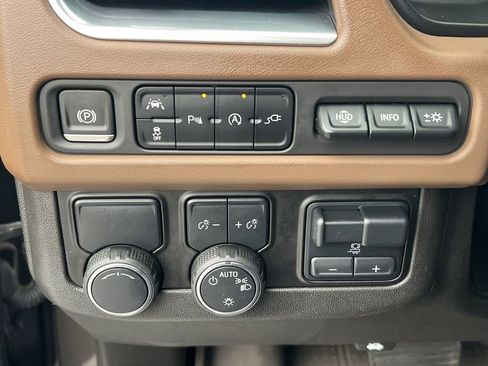 Used 2021 Chevrolet Suburban High Country w/ Premium Package image 14